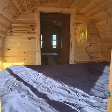 Glamping Im Beheizten Campingfass Auf Leo's Farm Alberthain