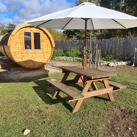 Glamping Im Beheizten Campingfass Auf Leo's Farm